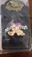 Disney Auctions LE 500 Snow White Dwarf Dopey Clearing Ears Pin New!